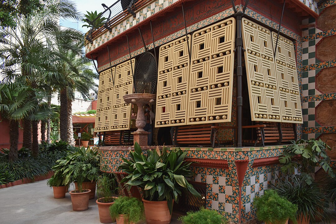 Casa Vicens, première grande œuvre résidentielle de Gaudí et jalon du modernisme catalan