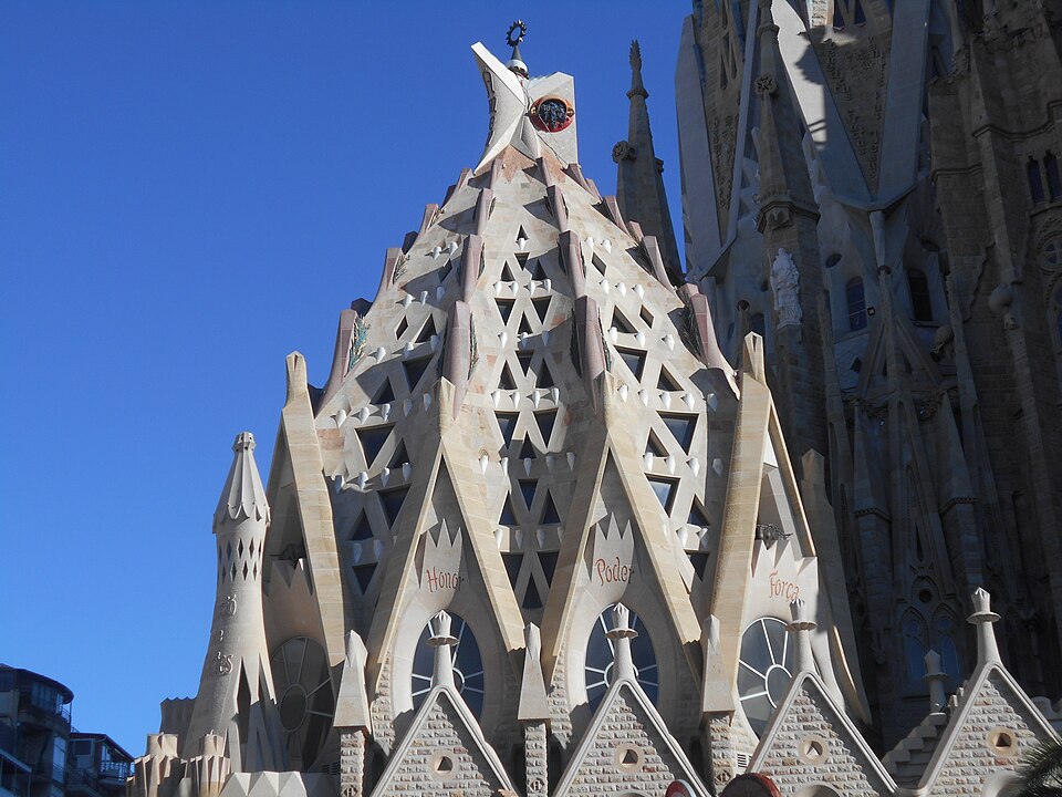 Temple d’expiation de la Sagrada Família, basilique catholique moderniste conçue par Antoni Gaudí